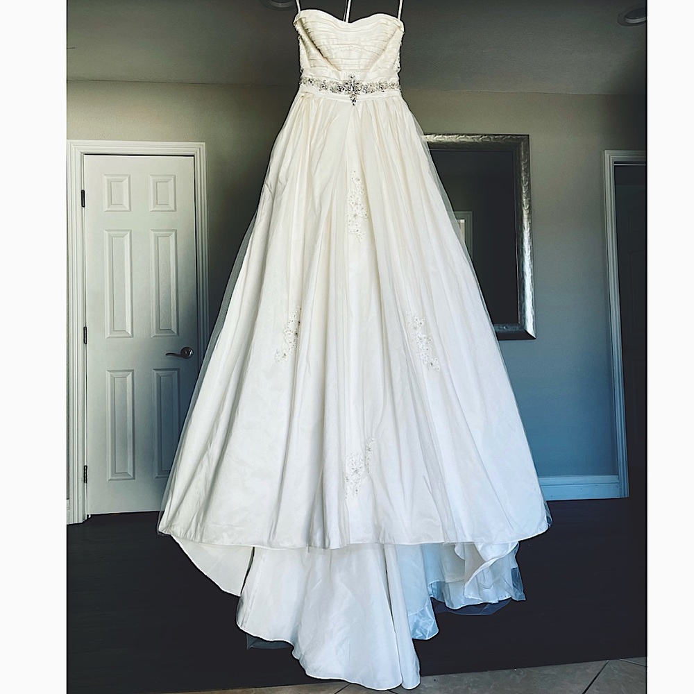 Size 2 customized Vera wang wedding gown